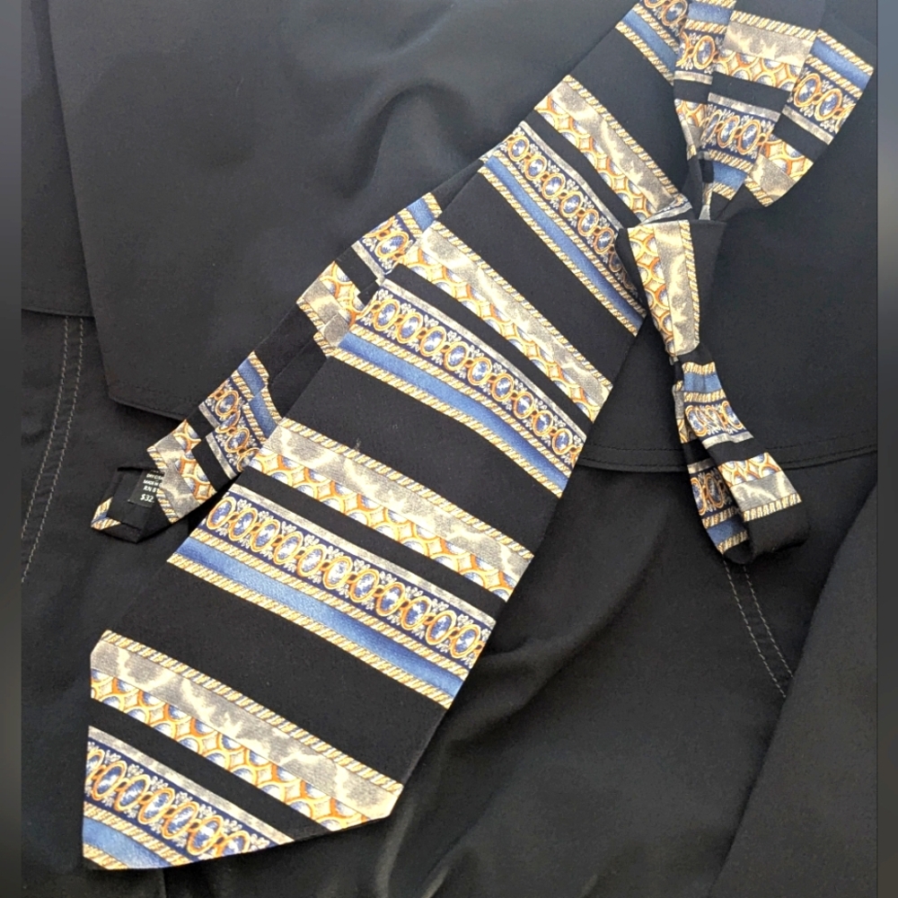 Metropolitan Museum Of Arts Men's Tie 100% Silk Black Blue Gold Free With Shirt